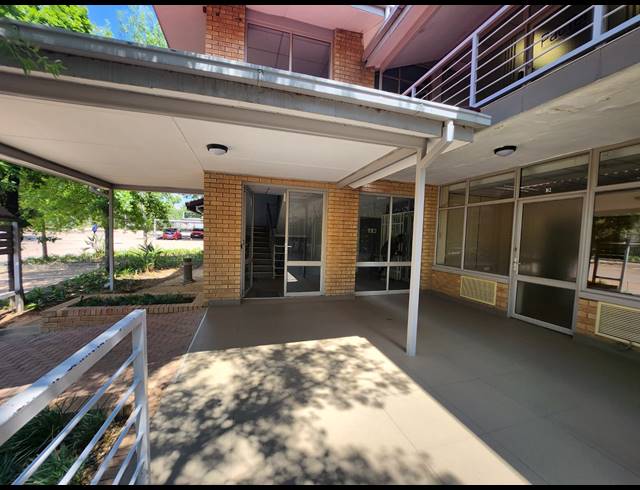 181M² OFFICE TO LET IN WATERFALL
